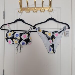 Nwt Zumiez Floral Bikini Set with Daisy Print